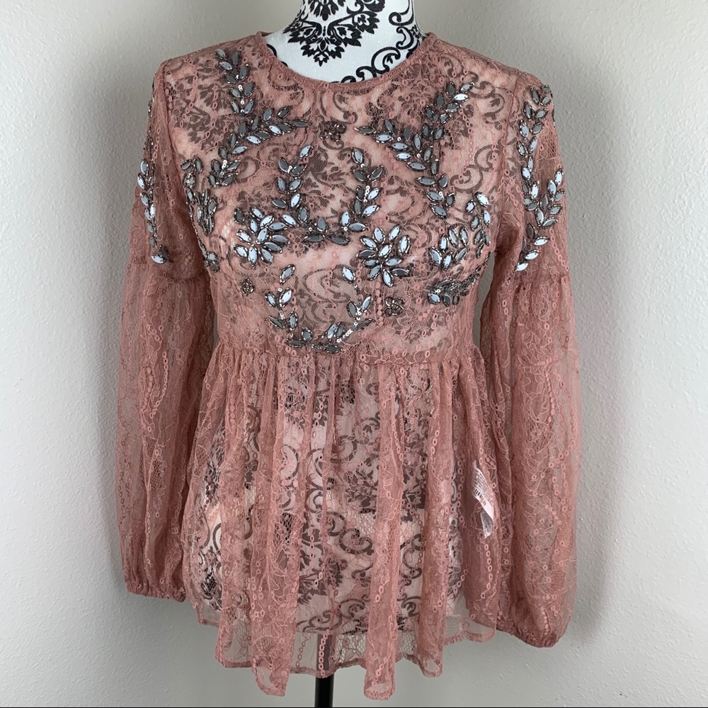 🌺Forever 21.NWT Lace top with beaded accents